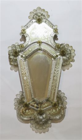 SPECCHIERA, Specchiera con riserva centrale molata, tessere operate a decoro,...