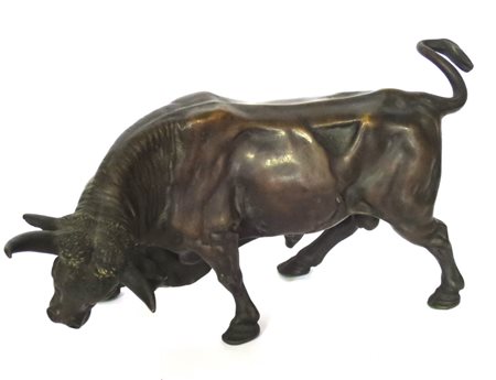 BRONZO, Scultura in bronzo raff. "Toro" - h 17 cm x 33 cm