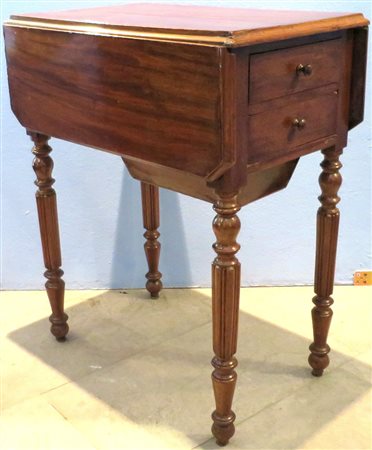 TAVOLINO, Tavolino da lavoro a bandelle, cassetti a servizio - Regina...