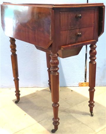 TAVOLINO, Tavolino da lavoro a bandelle, cassetti a servizio - Regina...