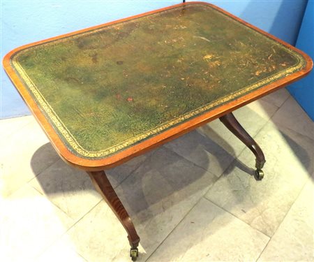 TAVOLINO, Tavolino basso a servizio, pelle al piano, rotelline ai terminali...