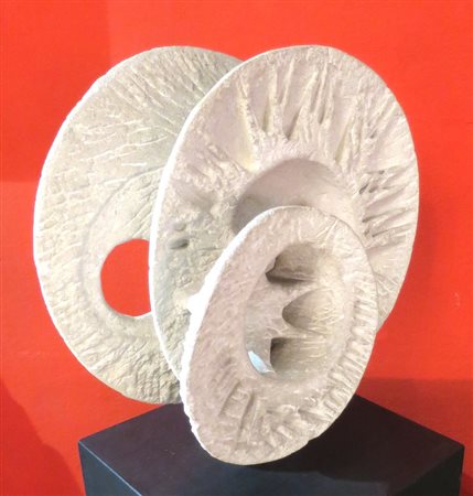 SCULTURA, Scultura in pietra "Struttura rotante" scolpita e traforata - H 53...