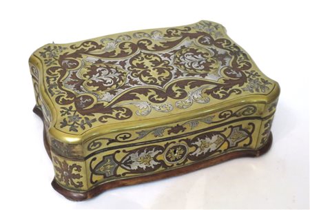 SCATOLA, Scatola lignea laminata in ottone con decori ornamentali - cm 19 x...