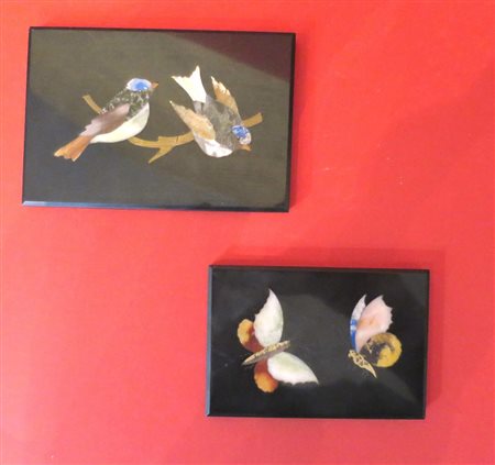 PLACCHE, Due placche a commesso in pietre dure "Uccellini" e "Farfalle" - cm...