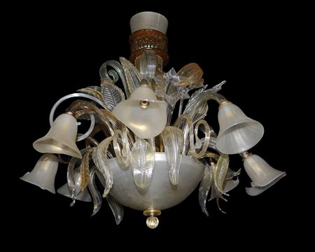 LAMPADARIO, Lampadario in vetro di Murano a 8 luci Altezza cm 90 larg cm 90