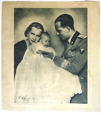 FOTOGRAFIA, Fotografia di Ghitta Carell raff. "Vittorio Emanuele e famiglia"...