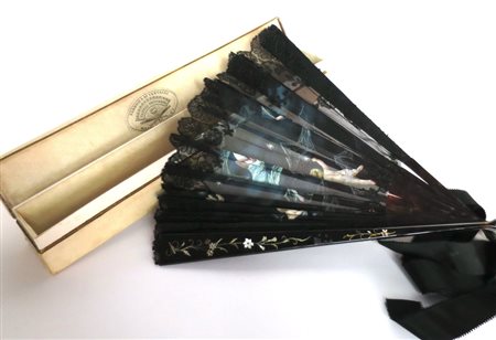 VENTAGLIO, Ventaglio dipinto con figure femminili e puttini volanti - decori...