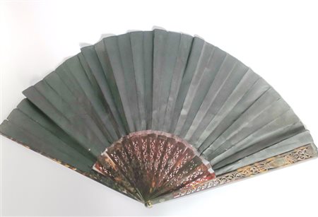 VENTAGLIO, Ventaglio in seta nera con impugnatura in tartaruga bionda con...