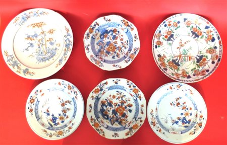 PIATTI, Sei piatti in porcellana bianca con bordo modanato con decoro...