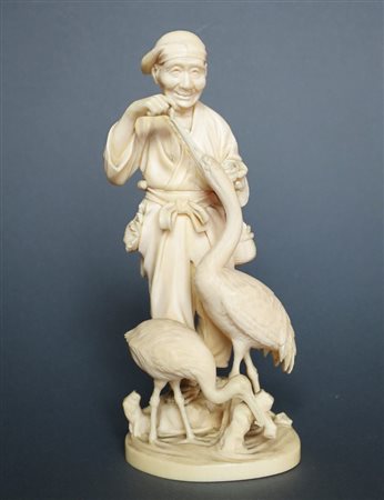 GIAPPONE, Avorio "contadino con fenicotteri" - H cm 15.5 - Giappone periodo...