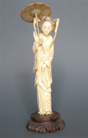 CINA, Avorio "figura femminile con ombrello" (difetti) - H 21 cm - Cina XIX sec.