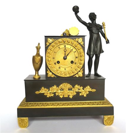 BRONZO, Parigina in bronzo brunito dorato al mercurio - cm 24.5 x 32 -...