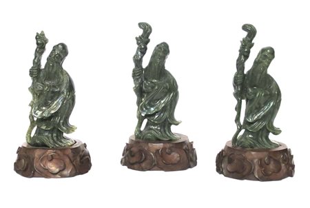 GIADAITE, Tre sculture in giadaite raff. "Santoni" - h 16.5 cm - Cina XX sec.