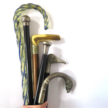 BASTONI, Lotto di 6 bastoni di diverse misure, provenienze e epoche