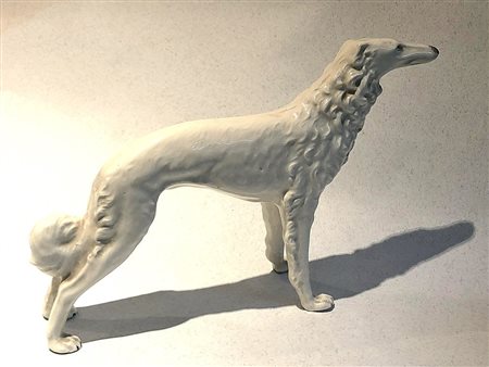 SCULTURA, Scultura in porcellana raff. "Levriero" - L 27 cm H 18 cm -...