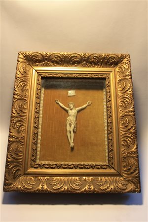 CROCIFISSO, Crocifisso in avorio in teca fine '800 - Cristo cm 14 x 10 teca...