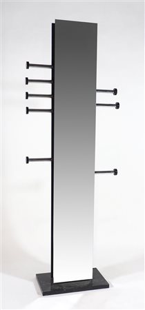 Attaccapanni da terra a specchio, con lampada, base in marmo. Anni '80. H....