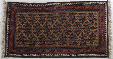 Piccolo tappeto cm. 94x170.