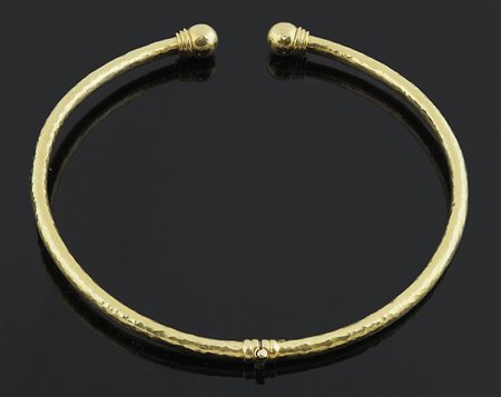 Collier rigido in oro giallo. Gr. 50.