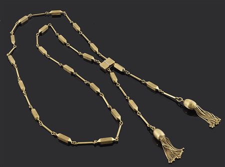 Lunga collana in oro giallo. Gr. 70.