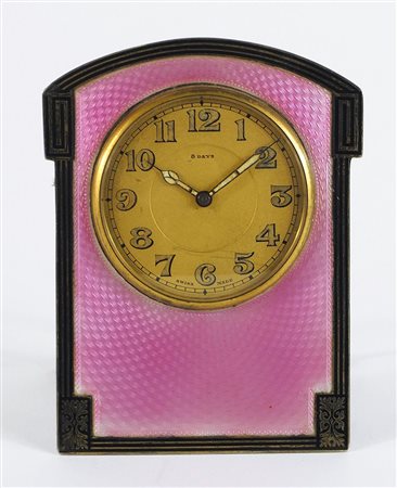 Orologio da tavolo ricoperto da smalto rosa con cornice in argento e smalto...