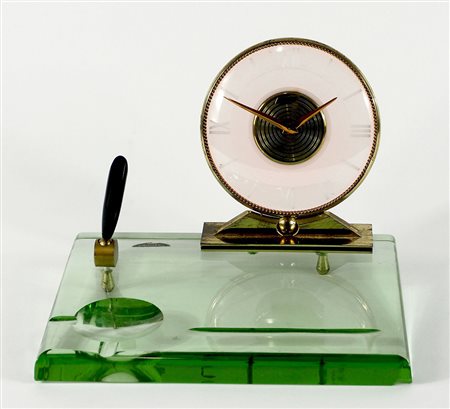 Orologio-calamaio da tavolo in vetro e ottone. Lung. cm. 26.
