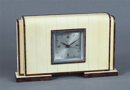 Veglia: orologio da tavolo in avorio e legno, quadrante con numeri romani....
