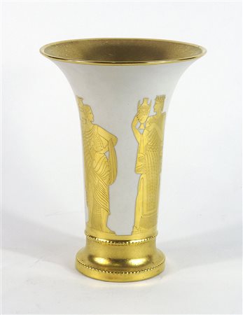 Finzi: vaso in porcellana bianca con decori oro zecchino. H. cm. 23.