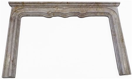 Grande caminetto in marmo rosa composto da 3 elementi. cm. 117x176. (restauri).