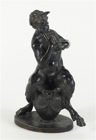 Scultura in bronzo a patina nera raffigurante fauno suonatore. H. cm. 27....
