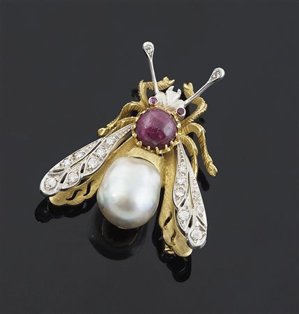 Spilla in oro bianco e giallo a forma di calabrone con perla, rubino...