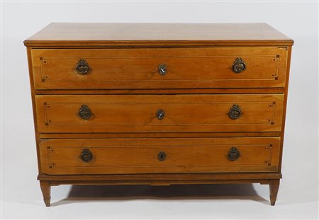 Cassettone in legno a 3 cassetti con intarsi a filettature in legni vari. cm....