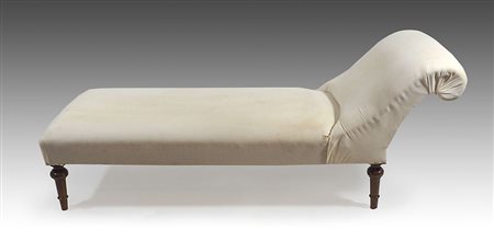 Lunga dormeuse in legno. Lung. cm. 175.