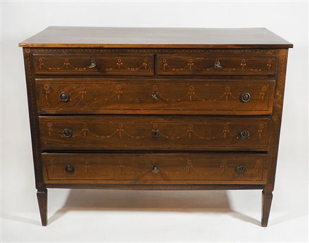 Cassettone in legno a 5 cassetti, decorato con intarsi in legni vari a...