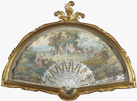 Lotto di 3 ventagli entro tece in legno e vetro.