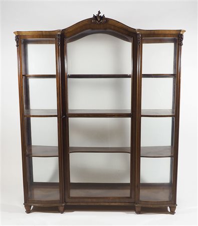 Grande vetrina in legno con anta a vetro. XIX secolo. cm. 167x150x47.