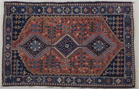 Piccolo tappeto cm. 82x128.