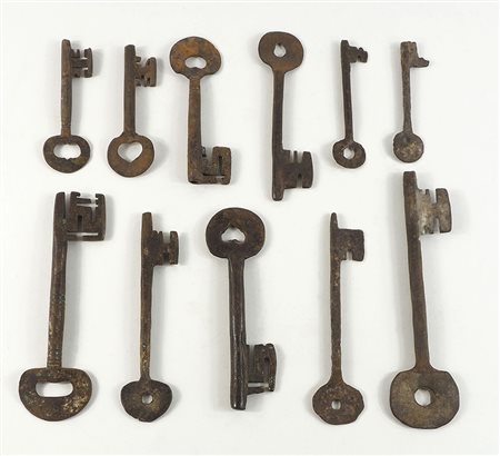 Lotto di varie chiavi in ferro lavorato. Epoche diverse.