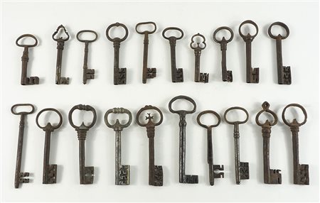 Lotto di varie chiavi in ferro lavorato. Epoche diverse.