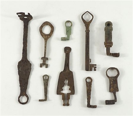 Lotto di varie chiavi romaniche.
