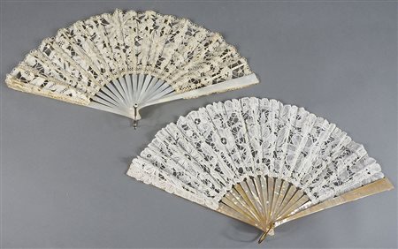 Lotto di 2 ventagli.