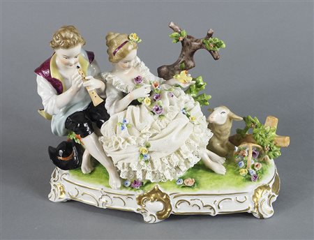 Unter Weiss Bach: gruppo in porcellana policroma raffigurante giovani...