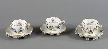 Meissen Spade: lotto di 3 tazze con piattini in porcellana policroma con...