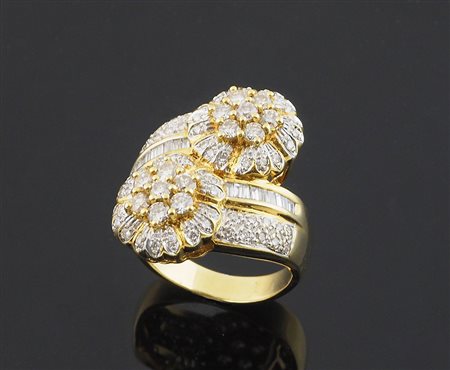 Anello "contrarie" in oro giallo con 2 "testate" di diamanti di taglio...