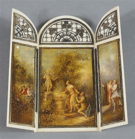 Piccolo paravento a 3 ante in avorio con interno dipinta una scena con...