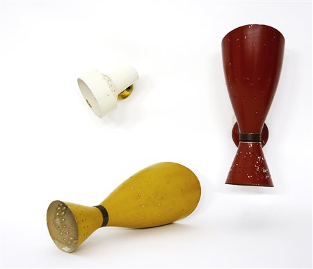 Coppia di appliques in ottone e alluminio verniciato rosso e giallo, unita a...