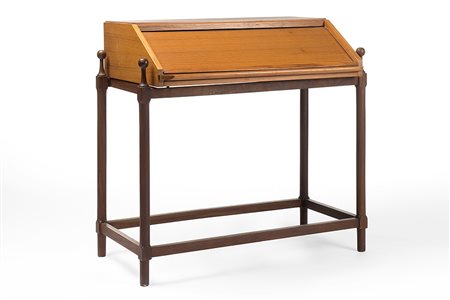 F.lli Proserpio Scrittoio. Italia, anni '60. Struttura in legno massello di...