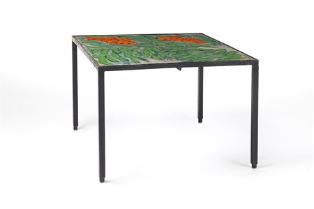 Tavolino con struttura in ferro e quattro piastrelle in gres smaltato sotto...