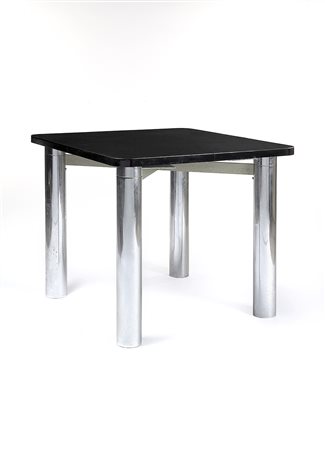 Tavolo da gioco con piano in laminato nero ad angoli arrotondati con quattro...