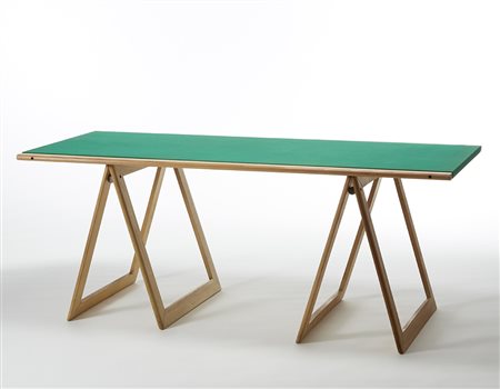 Tavolo a cavalletto. Italia, anni '80. Struttura in legno di faggio. Piano...